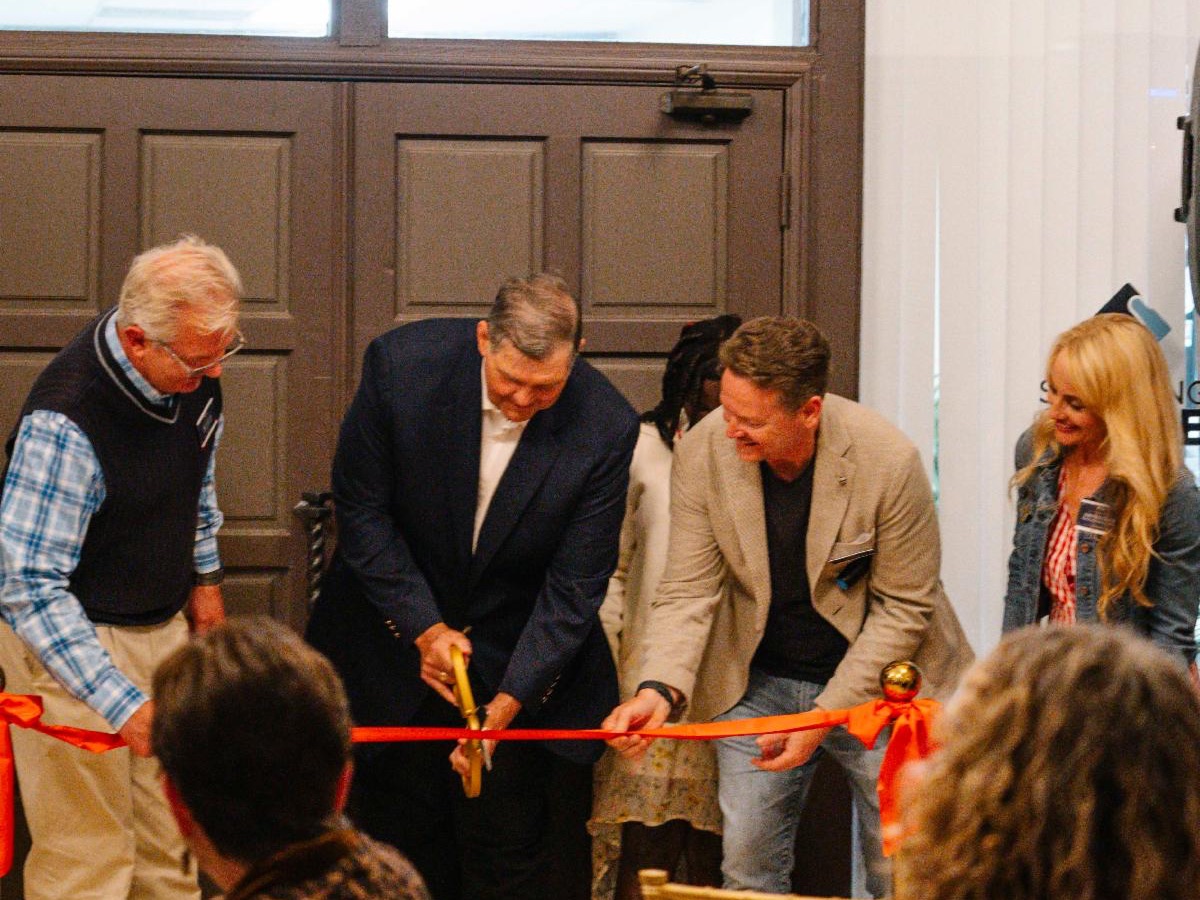 photo of a ribbon cutting ceremony