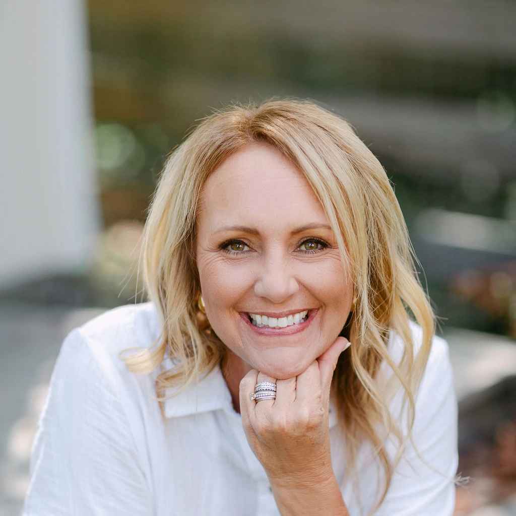 headshot of Holly Woodard